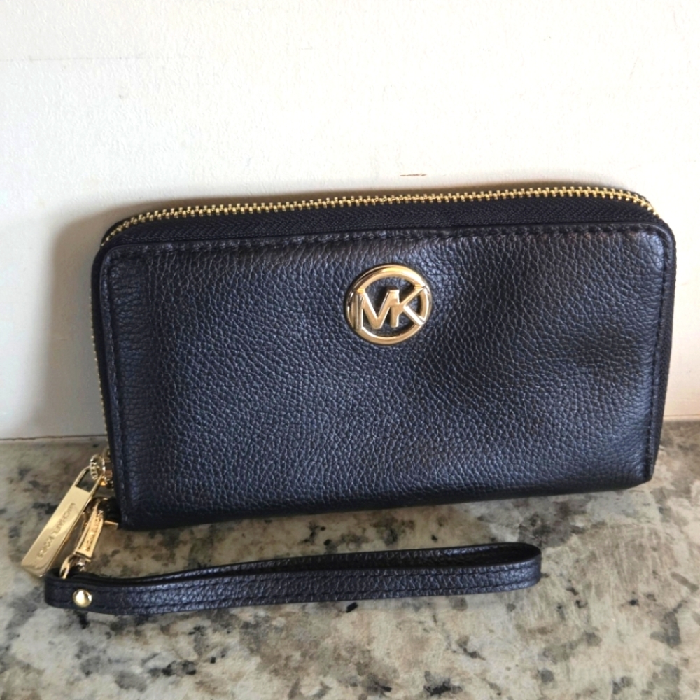 Michael Kors Wristlet Wallet